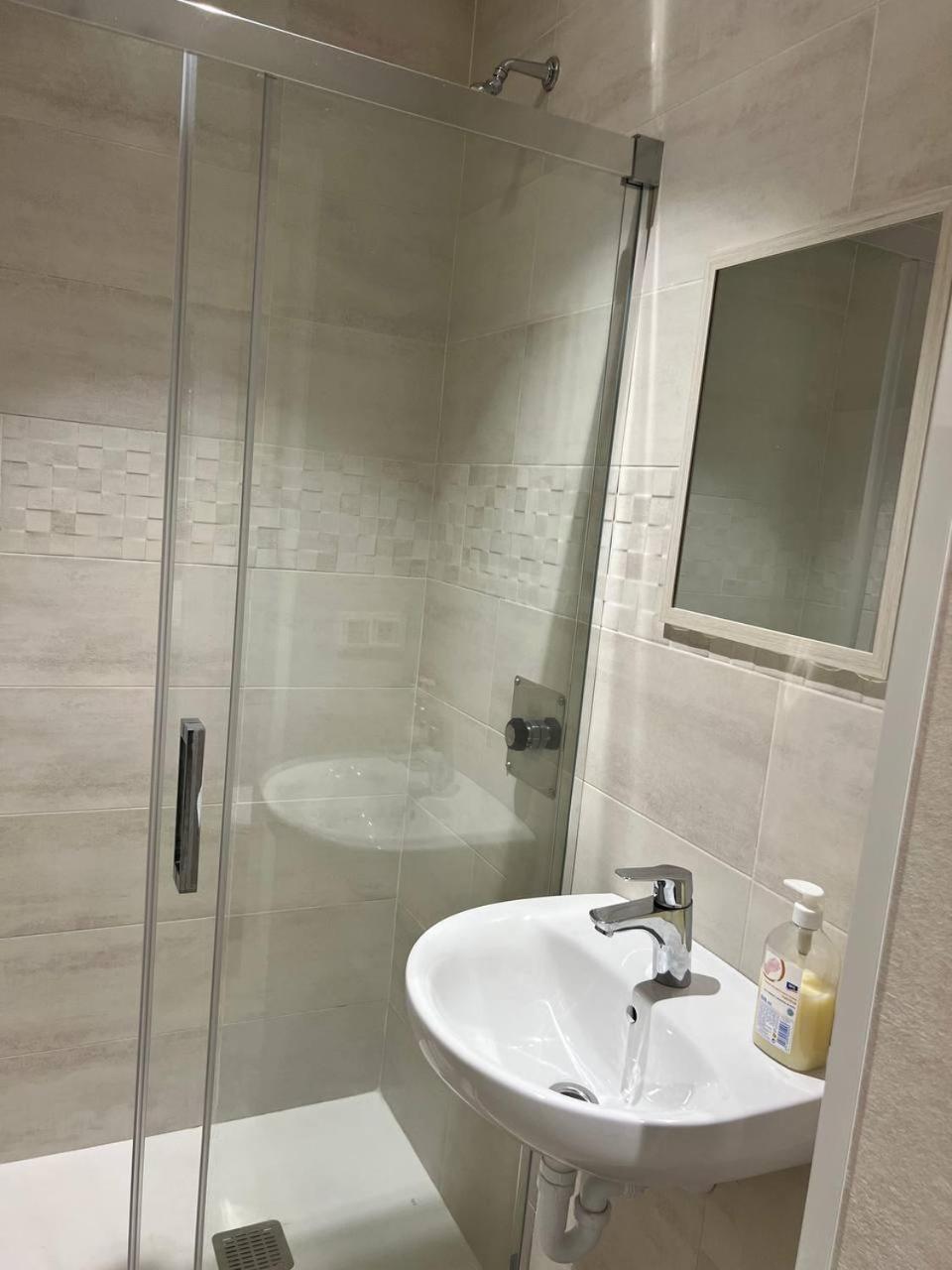 Erletxe Aterpea Hostel Lezo Bagian luar foto