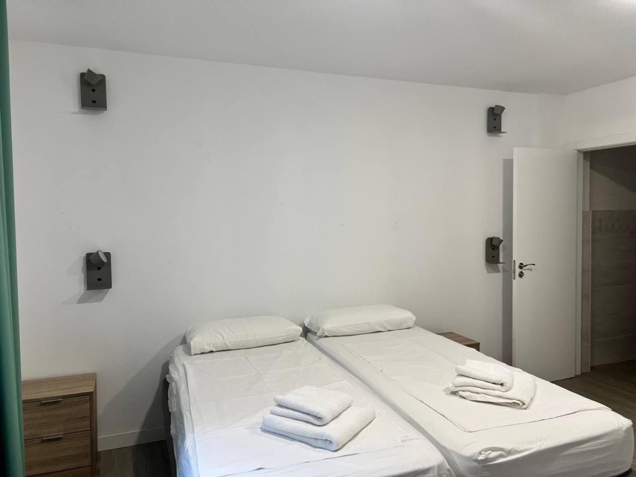 Erletxe Aterpea Hostel Lezo Bagian luar foto